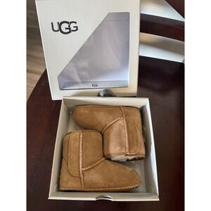 UGG BABY CLASSIC SIZE 04/05 (12-18 months) in Chestnut new in box with tag